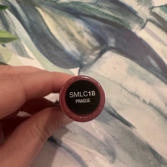 NYX Soft Matte Lip Cream - Prague NWT - Picture 3 of 3